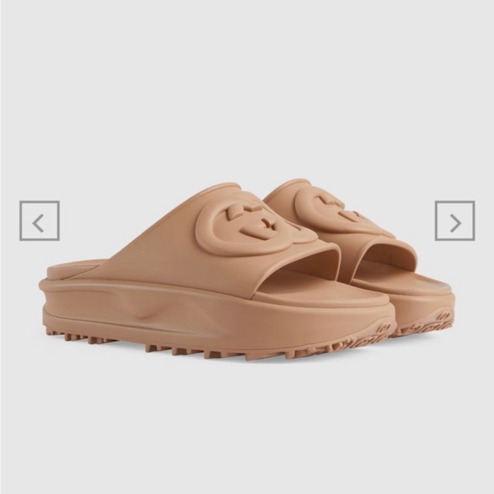 Gucci WOMEN'S INTERLOCKING G SLIDE SANDAL
